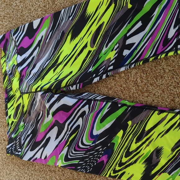 Fabletics neon print capri leggings - Picture 2 of 3